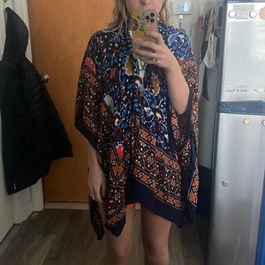 UO essential kimono one size blue tapestry shawl